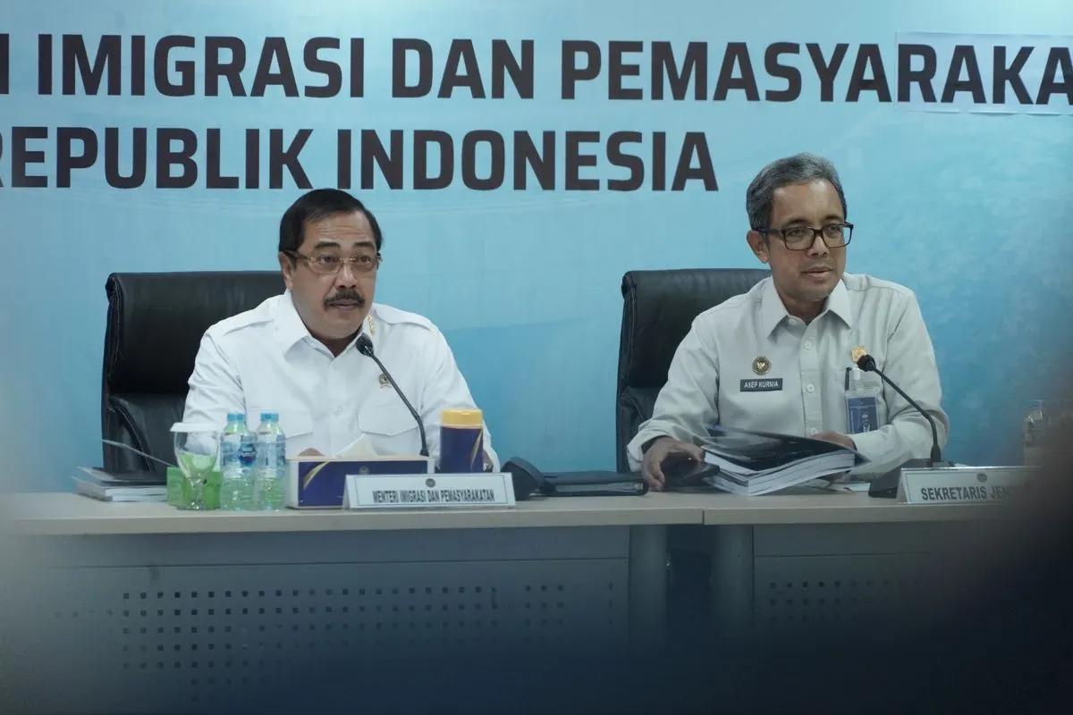 Menteri Imigrasi dan Pemasyarakatan Agus Andrianto (kiri).