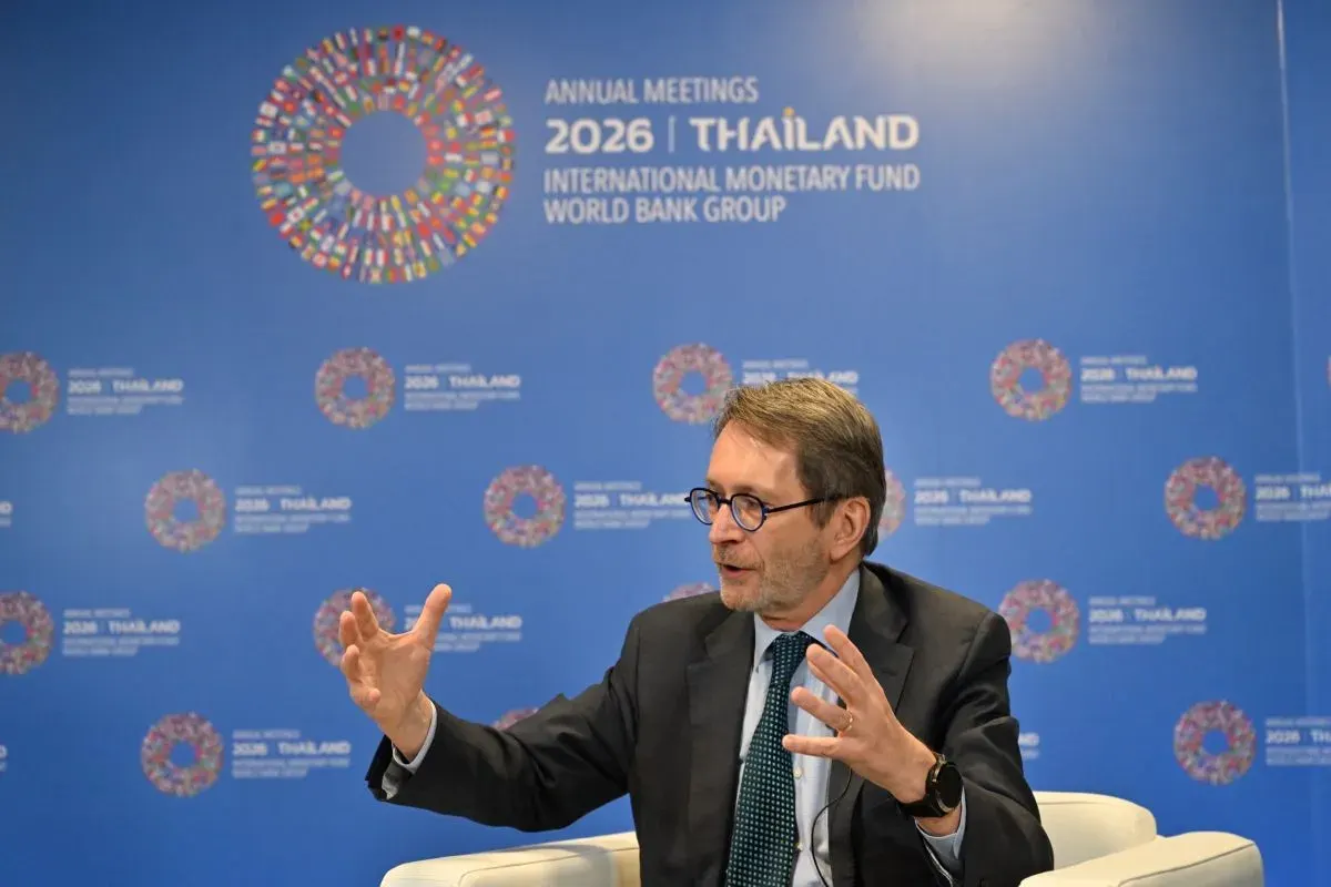 Wakil Direktur di Departemen Asia dan Pasifik Dana Moneter Internasional (IMF) Thomas Helbling berbicara dalam sebuah wawancara dengan Xinhua di Bangkok, Thailand, (12/10/2026).